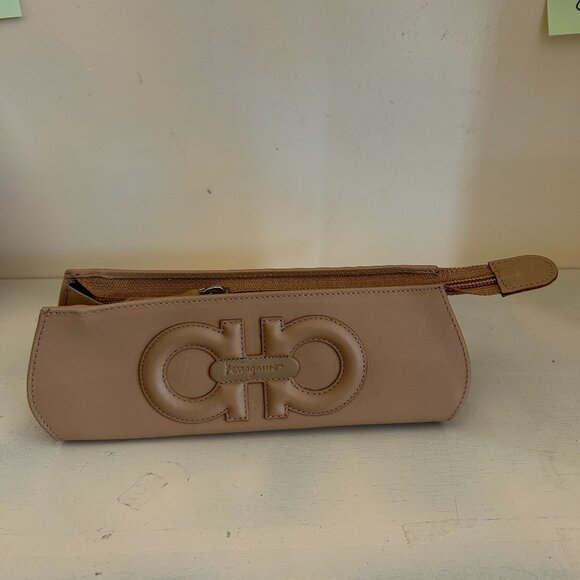 【9.28】#4 Preowned Value $300 Ferragamo Pouch - Picture 1 of 8